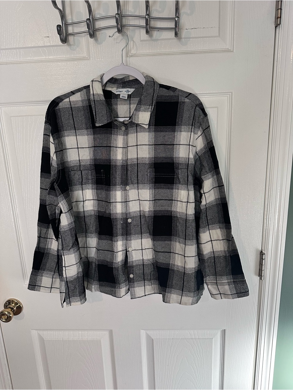 Old Navy Black and White Plaid Button-Up Shirt Jacket